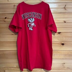 Third Street University of Wisconsin Badgers Bucky Logo Red Tee Size XXXL